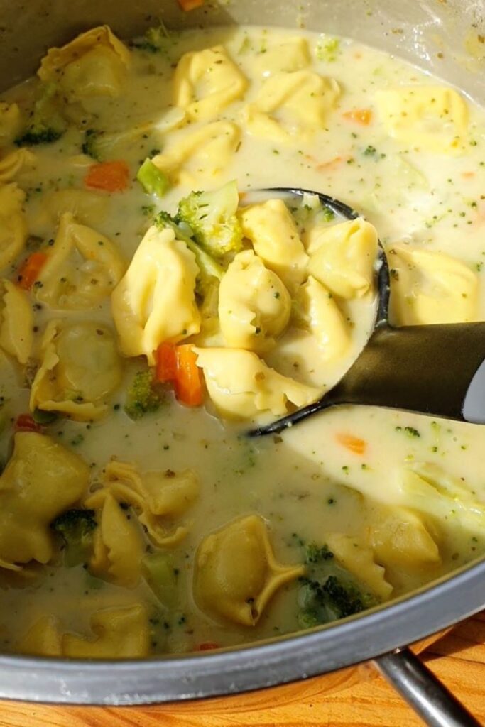 zupa warzywna z tortellini