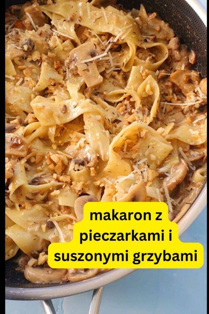 makaron z grzybami w sosie śmietanowym