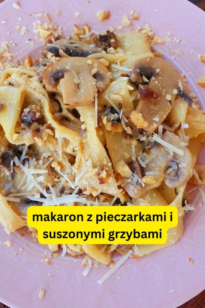 makaron z pieczarkami i grzybami leśnymi