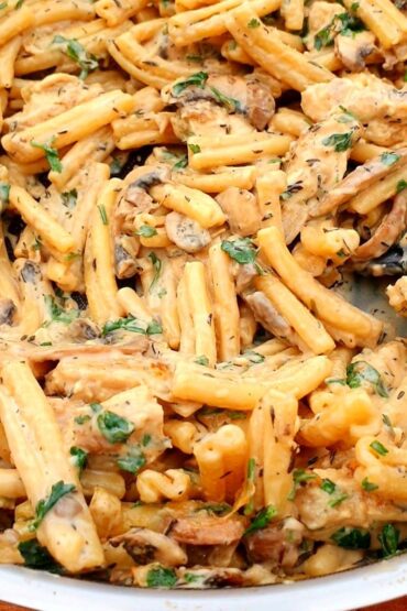 makaron z kurczakiem i pieczarkami