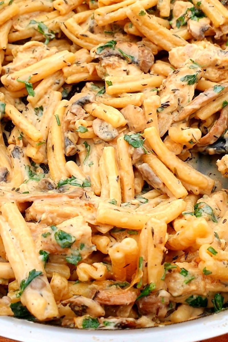 makaron z kurczakiem i pieczarkami