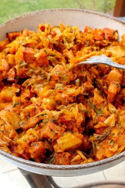 bigos z młodej kapusty