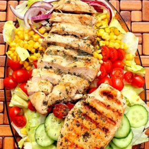 sałatka z grillowanym kurczakiem