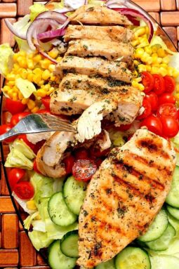 sałatka z grillowanym kurczakiem