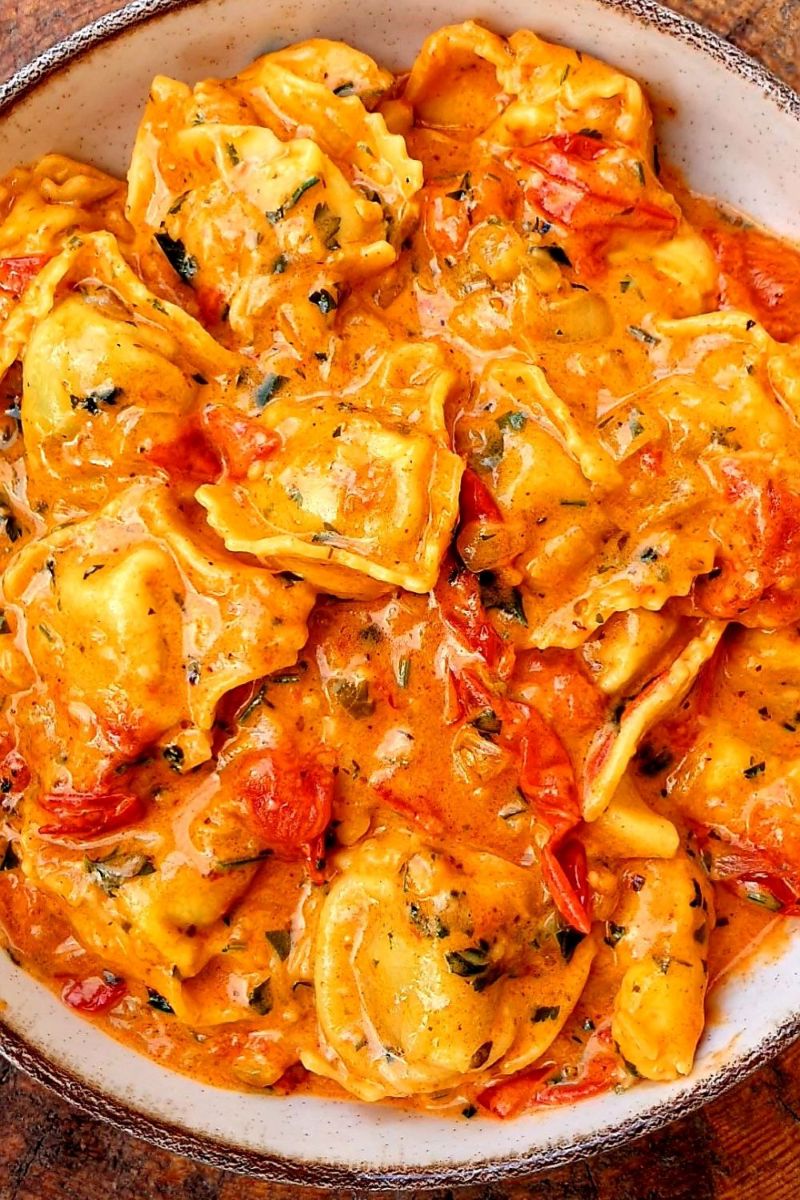 tortellini w sosie pomidorowo-śmietanowym