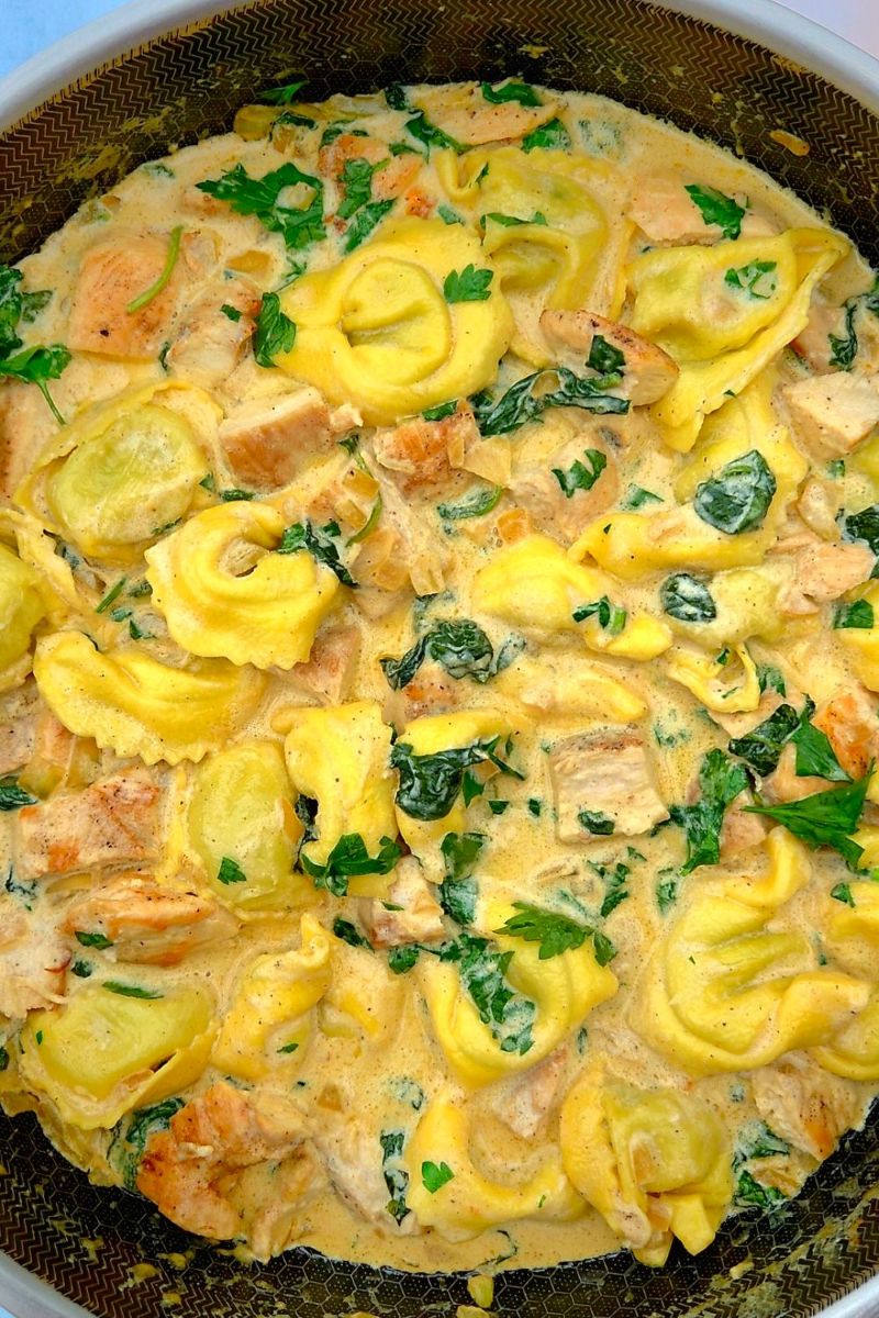 tortellini z kurczakiem w sosie śmietanowym