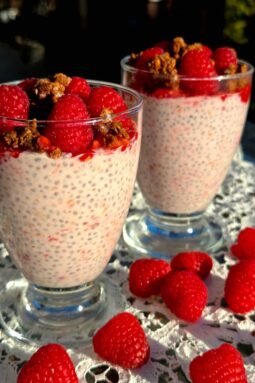 chia pudding z malinami