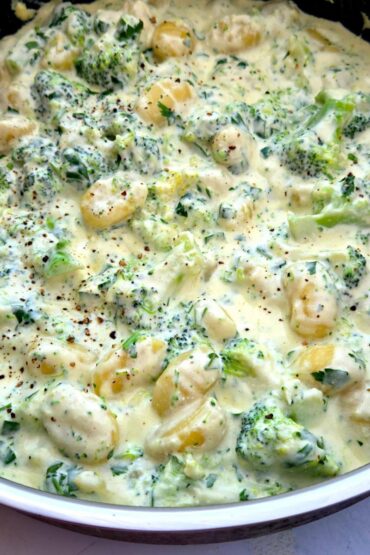 gnocchi z brokułami w sosie serowym