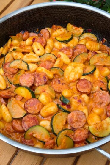 gnocchi z kiełbasą i cukinią