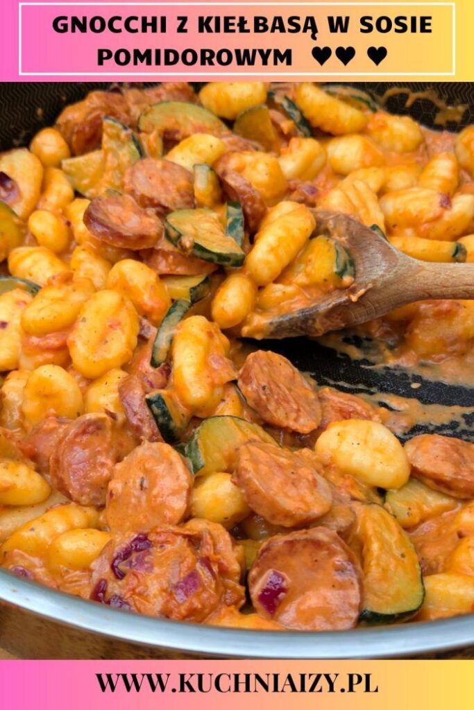gnocchi z kiełbasą w sosie pomidorowym
