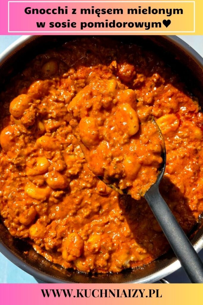 gnocchi z mięsem mielonym w sosie pomidorowym
