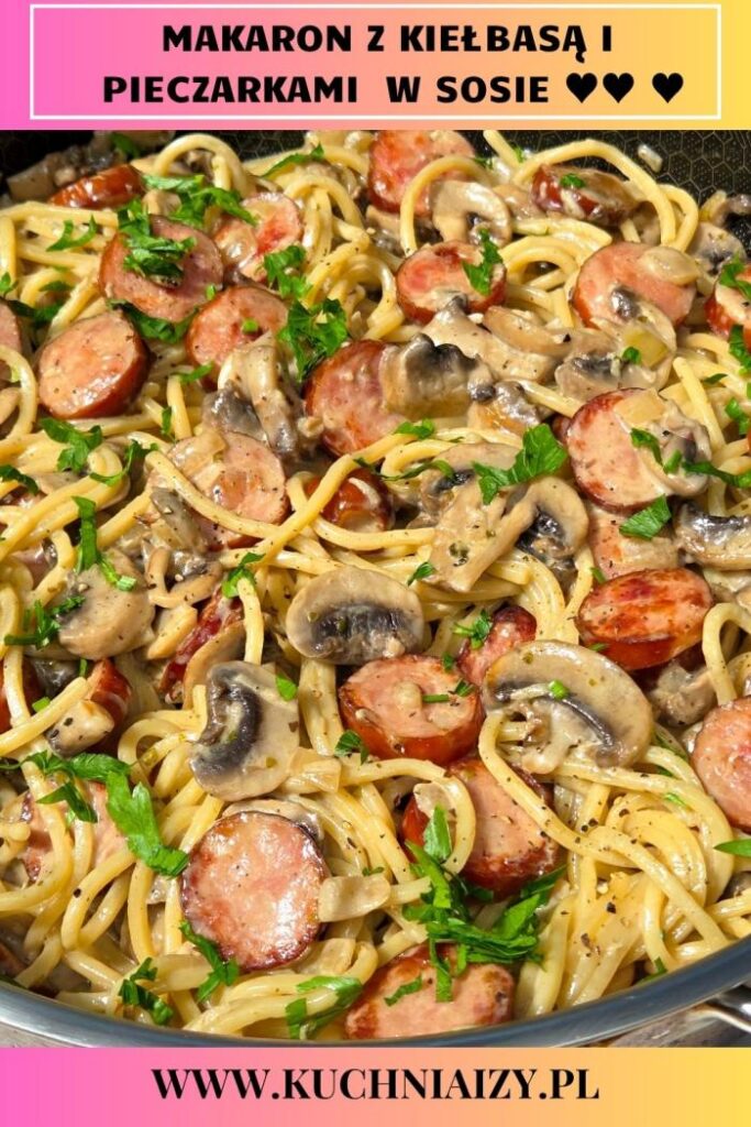 kiełbasa z makaronem i pieczarkami