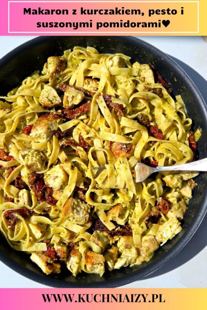 makaron z pesto i kurczakiem i suszonymi pomidorami