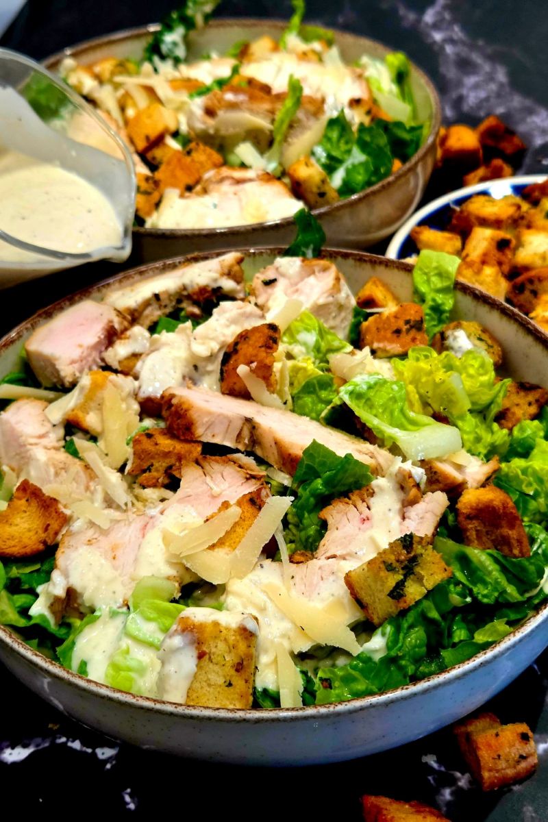 sałatka cezar z kurczakiem