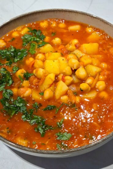 zupa z ciecierzycą i pomidorami